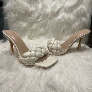 Beautiful short cream heals